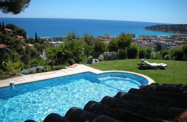 Villa with swimming pool Cote d'Azur, 7km from Montecarlo 200m from the sea 06083000463A0