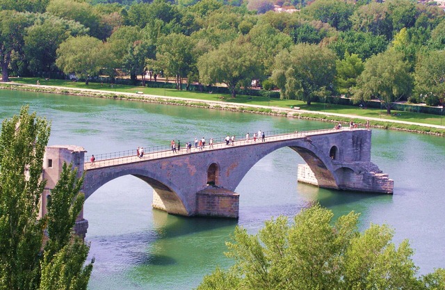 Villa with trees 130 m2 in the vineyards with large swimming pool