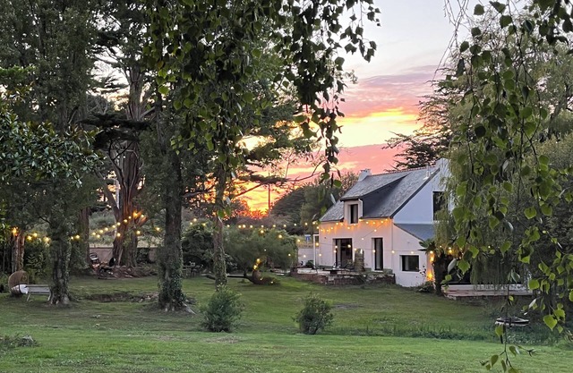 Villa with wooded park, near beach and paths