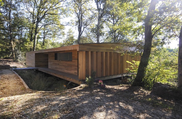 Villa/wooden house in the forest/Beaches 5km away - air-conditioned - sleeps 8/Spa pool