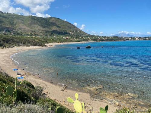 Villino Sirena, Mazzaforno-Cefalù, Baia degli Emiri