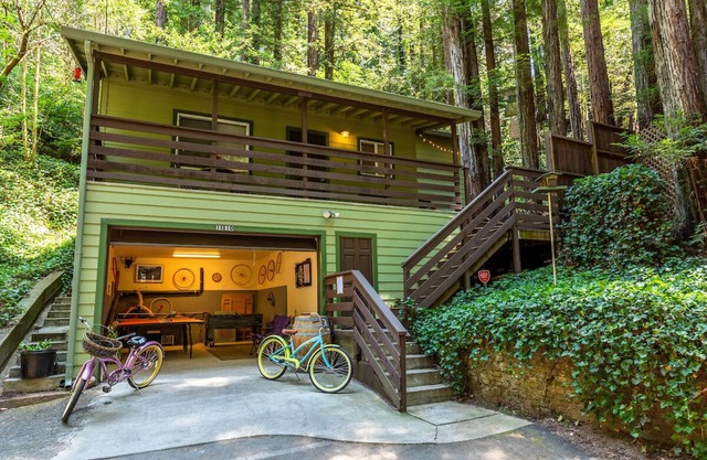 Vino Velo~ Stunning Redwood Forest Cabin! Cozy & Warm Vibe! HtTb/Pup/WiFi