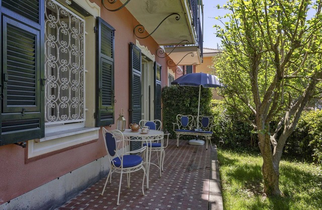 Vintage Apartment with Garden by Wonderful Italy