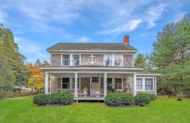Vintage Charm: Farmhouse w/ Yard & Near Vineyards