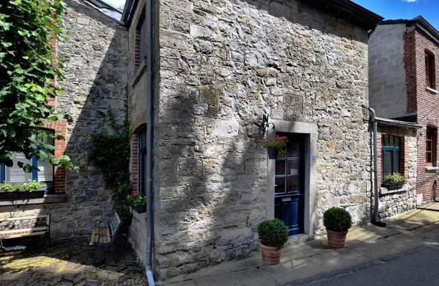 Vintage Holiday Home in Verlaine-Sur-Ourthe with Valley View