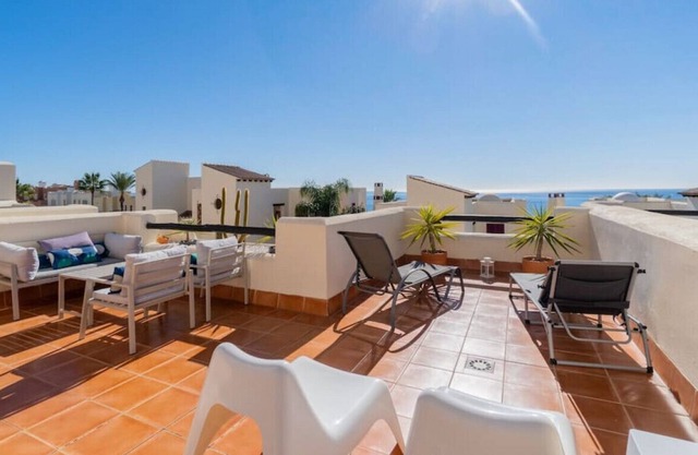 Vista Bahia · Modern 3BR townhouse in Casares, close to the sea