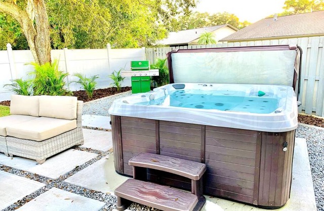 Vista Blu Sarasota by Pinecraft - 3 BR - Siesta Key 16 Min - Hot Tub