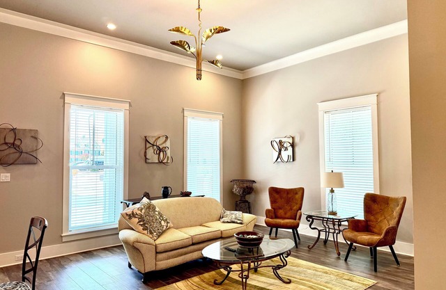 Viva Biloxi - one bed/one bath near Biloxi Beach & only one block to casinos!