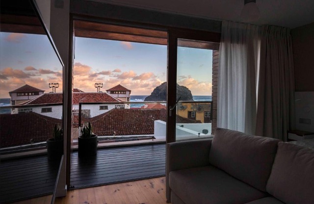 Vivienda El Ciprés. Terraza con espectaculares vistas al Mar.