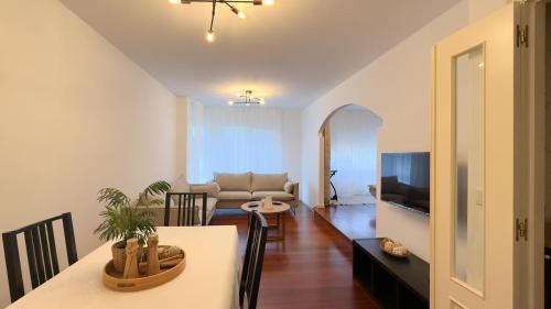 VIVIENDA OLGA, piso tranquilo con parking a 10 min de Santiago