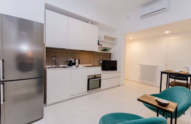 VivimiHome - Stunning Apartment with parking near Airport