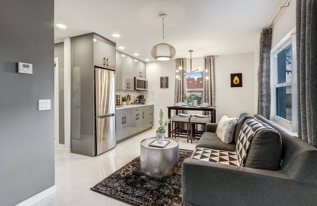 Volare: Renovated Professional Design & Near Beach