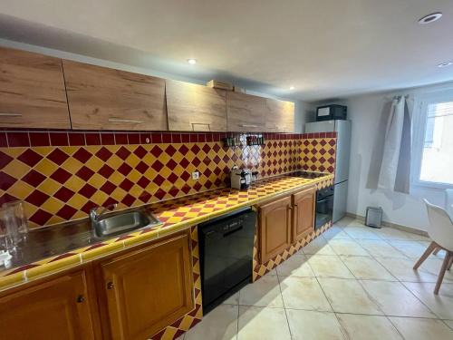 Vous viendrez vivre ici , 3 pièces châtaignier garage à moto