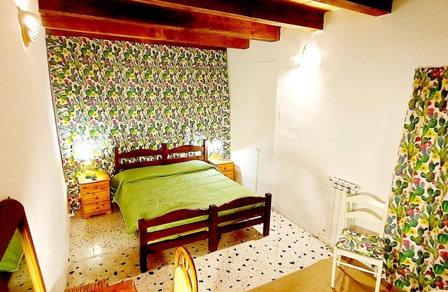 Vucciria's Green Cozy Room
