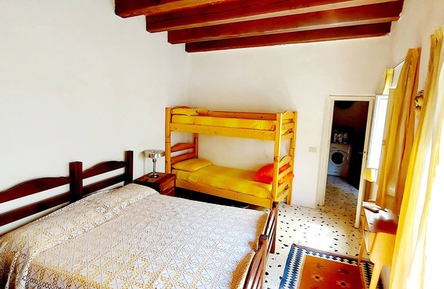 Vucciria's Yellow Cozy Room