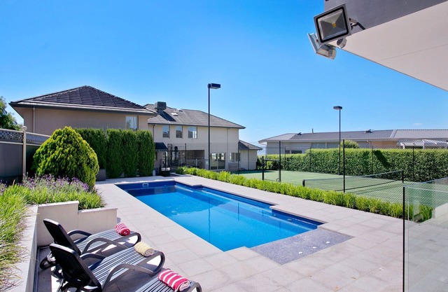 Vue de la Mer | Luxe Retreat: Tennis, Pool & Views