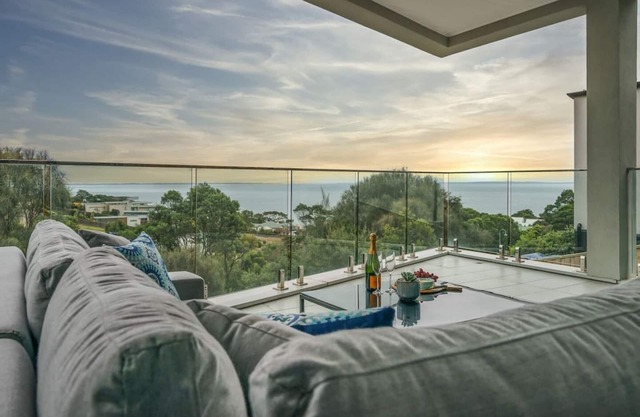 Vue Sur La Mer by Ready Set Stay - View of the sea