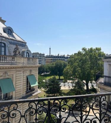Vue Tour Eiffel et 5 minutes des Champs-Elysees Appartement 2 chambres Paris 16 Etoile