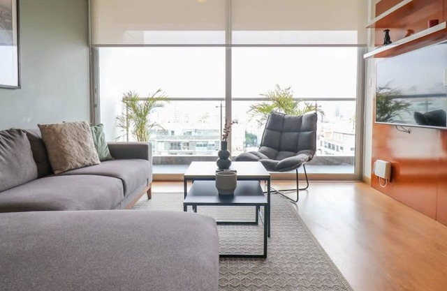 w Amazing 3BR With Balcony in Miraflores