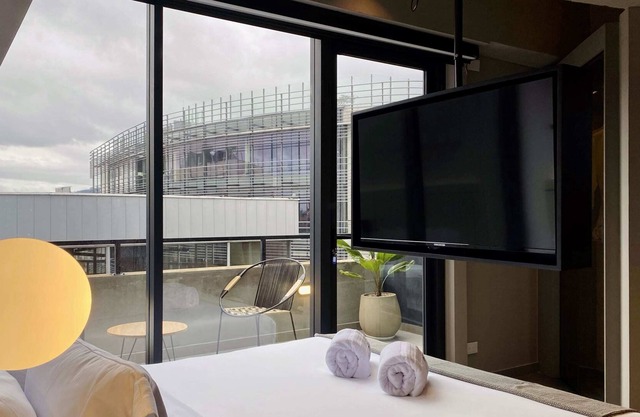 w* | Artistic Loft in Unique Building