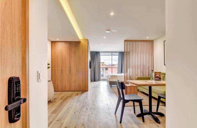 w* | Bright Loft w/Balcony in Santa Barbara