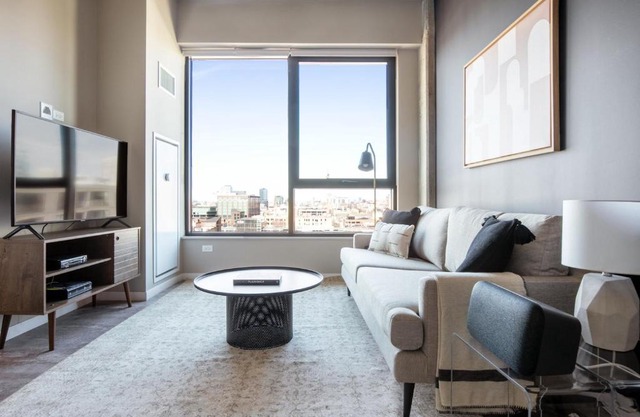 W Loop 1BR w Pool Gym nr Restaurant Row CHI-294