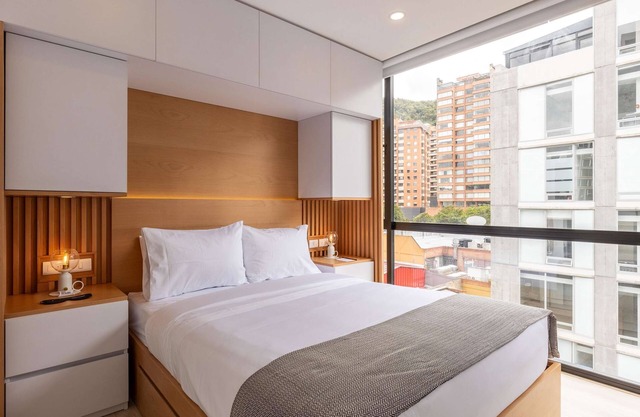 w Lovely 2BR in the Heart of Santa Barbara