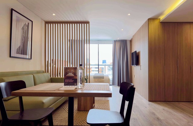 w* | Upscale Loft w/Balcony in Santa Bárbara