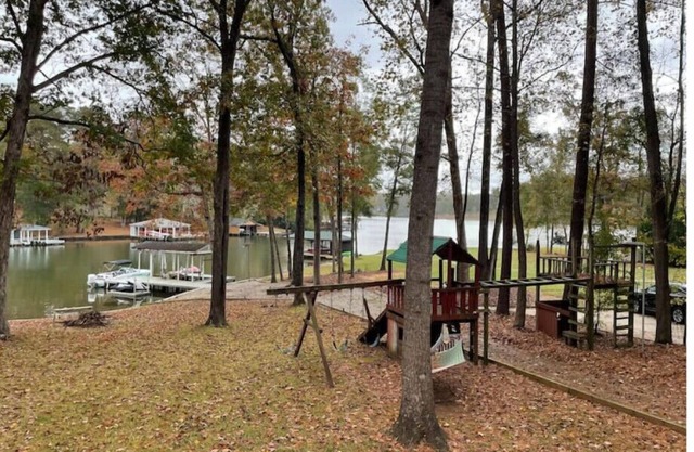 Wacky Zackys' Lakehouse ResortnMultiple Family waterfront Home w/boat docknn