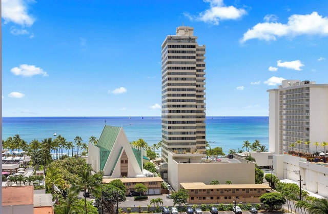 Waikiki Banyan 1BR