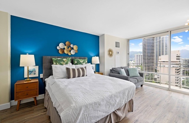 Waikiki Upgraded High Floor Studio