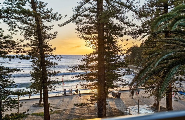 Wake to Waves, Elegant Beachfront Apartment