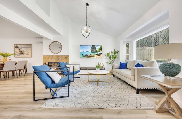 Walk 2 the Wave Stylish Modern Home in Long Beach.