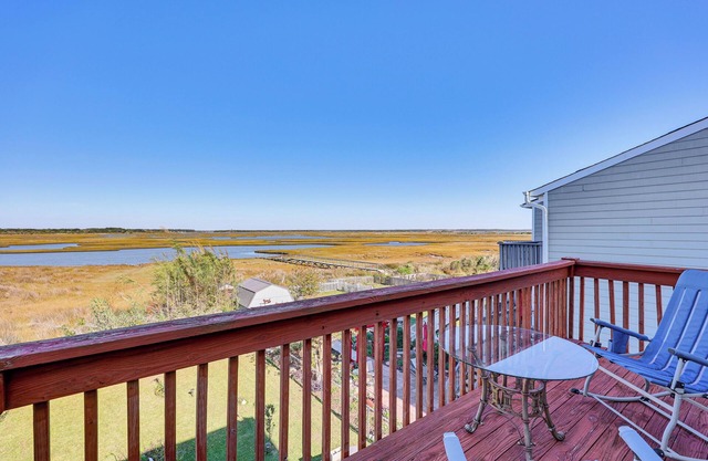 Walk to Beach: Duplex in North Topsail Beach!