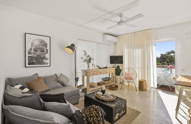Walk to beach from this beautiful one bedroom air conditioned unit.