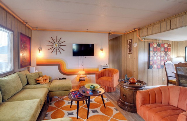 Walk to Beach! Fun Retro Retreat in Ocean Shores