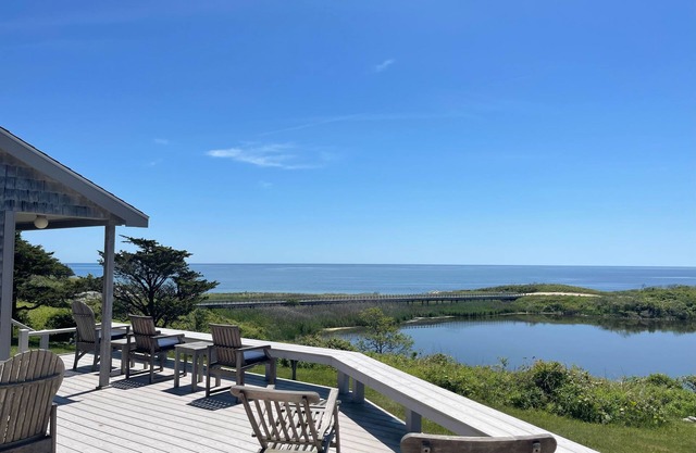 Walk to Beach, Kayak from Backyard Dock, Ocean & Squibnocket Pond Views