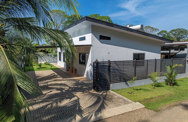 Walk to Beach! New Villa Only 4 Mins Away! 3 Bed 3 Bath, Marino Ballena Park!
