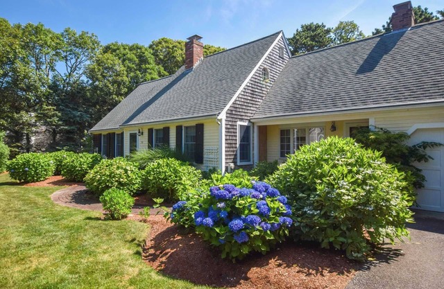 Walk to Beach, Private Patio and Backyard!