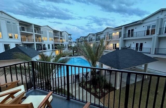 Walk to beach! Resort amenities incl pool & gym!