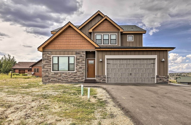 Walk To Golf: Modern Mtn-View Home in Granby