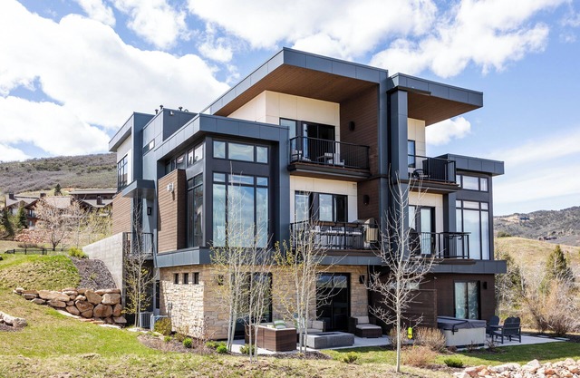 Walk to Gondola, Heated Pool, Luxury Interiors, 2 Car Garage, Sleeps 12, Spacious Patio!