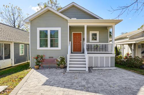 Walk to Historic Chestertown Dog-Friendly Retreat