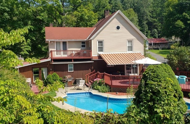 Walk to Lake George! Resort-like home with POOL. Close to ALL!