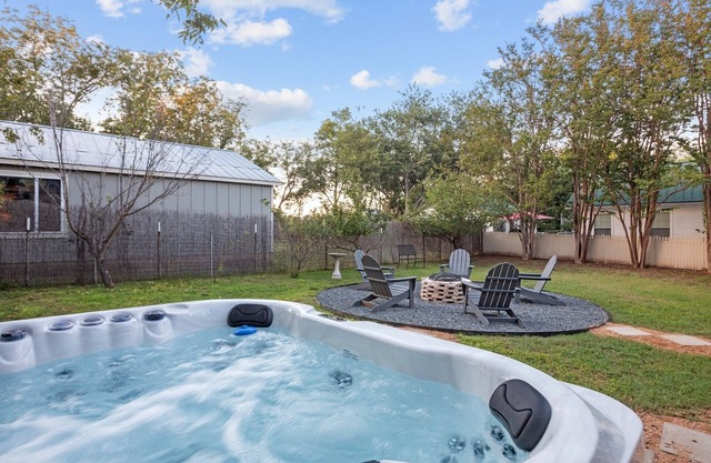 Walk to Main! Hot Tub, Fire Pit, Texas Charm