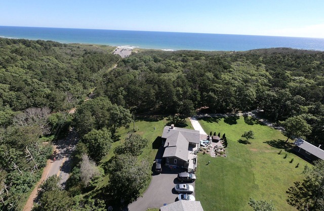 Walk to Newcomb 3BR, 2BA House w/Hot Tub central A/C optional studio Cabin.