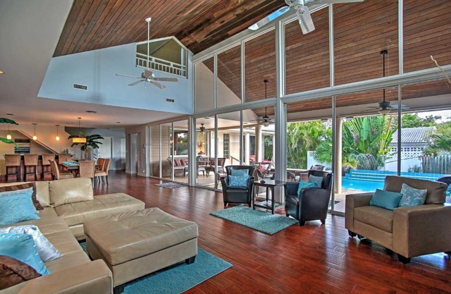 Walk to Private Beach Poolside Oasis in Pompano