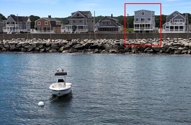 Walk to private beach, stunning lighthouse & ocean views, pet & family friendly!