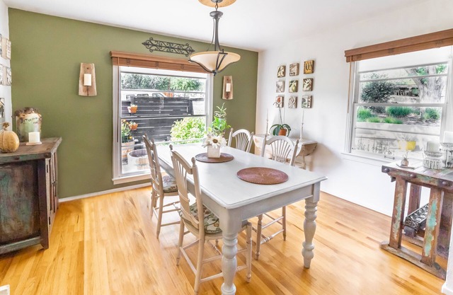 Walk to Tasting Rooms ~ Prime Location + Firepit