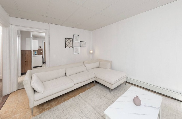 Walk to the beach. 5 min from Boston Seaport.